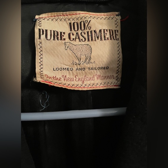 Vintage 1950s 100% pure cashmere black overcoat w/ button front/sleeves, lapel - Picture 5 of 10